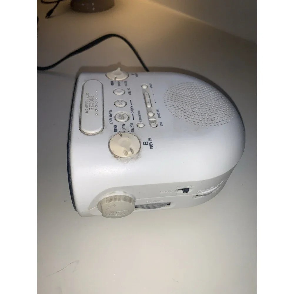 Sony Dream Machine ICF-C318 AM/FM Dual Alarm Clock Radio Digital White Retro